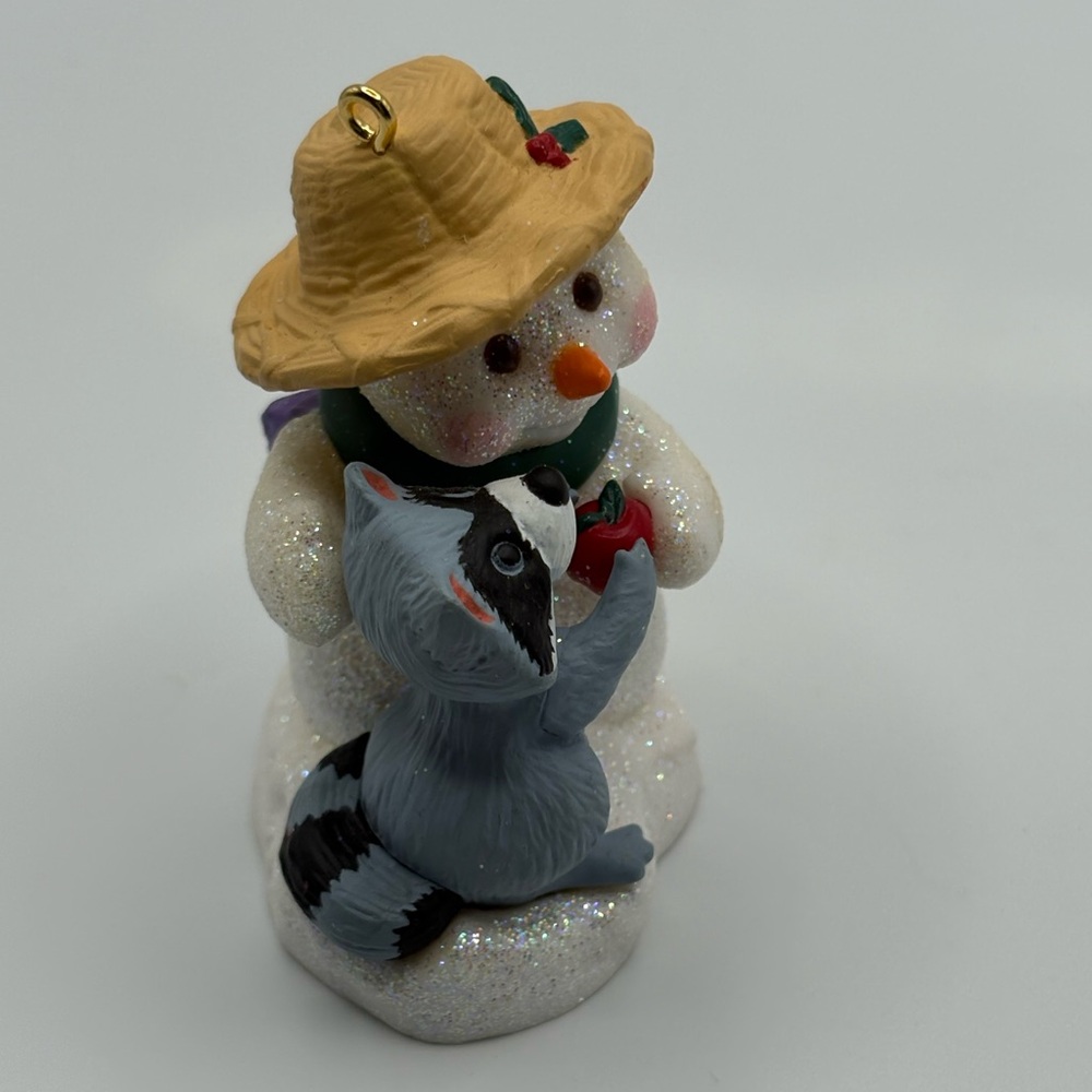 VTG 2001 Hallmark Keepsake Snow Buddies Ornament Raccoon Snowman NO BOX - Picture 6 of 10